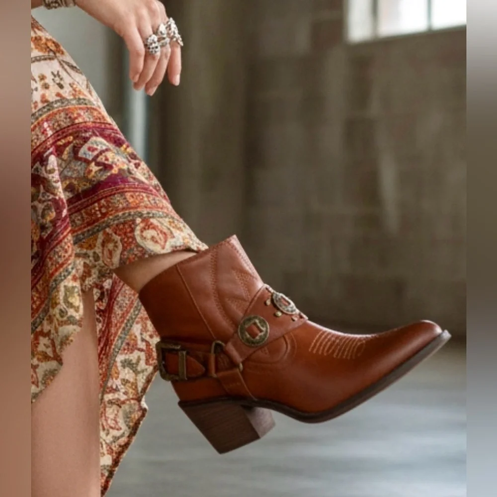 NIB Pierre Dumas Whiskey Western Boho Vegan Leather Concho Cowgirl Booties